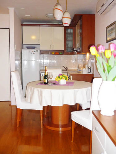 Teilt Kroatien Hotel-Promo-Rabatt booking.com